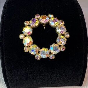Vintage Rhinestone Wreath Brooch – Prong Set Aurora Borealis Mid‑Century Pin